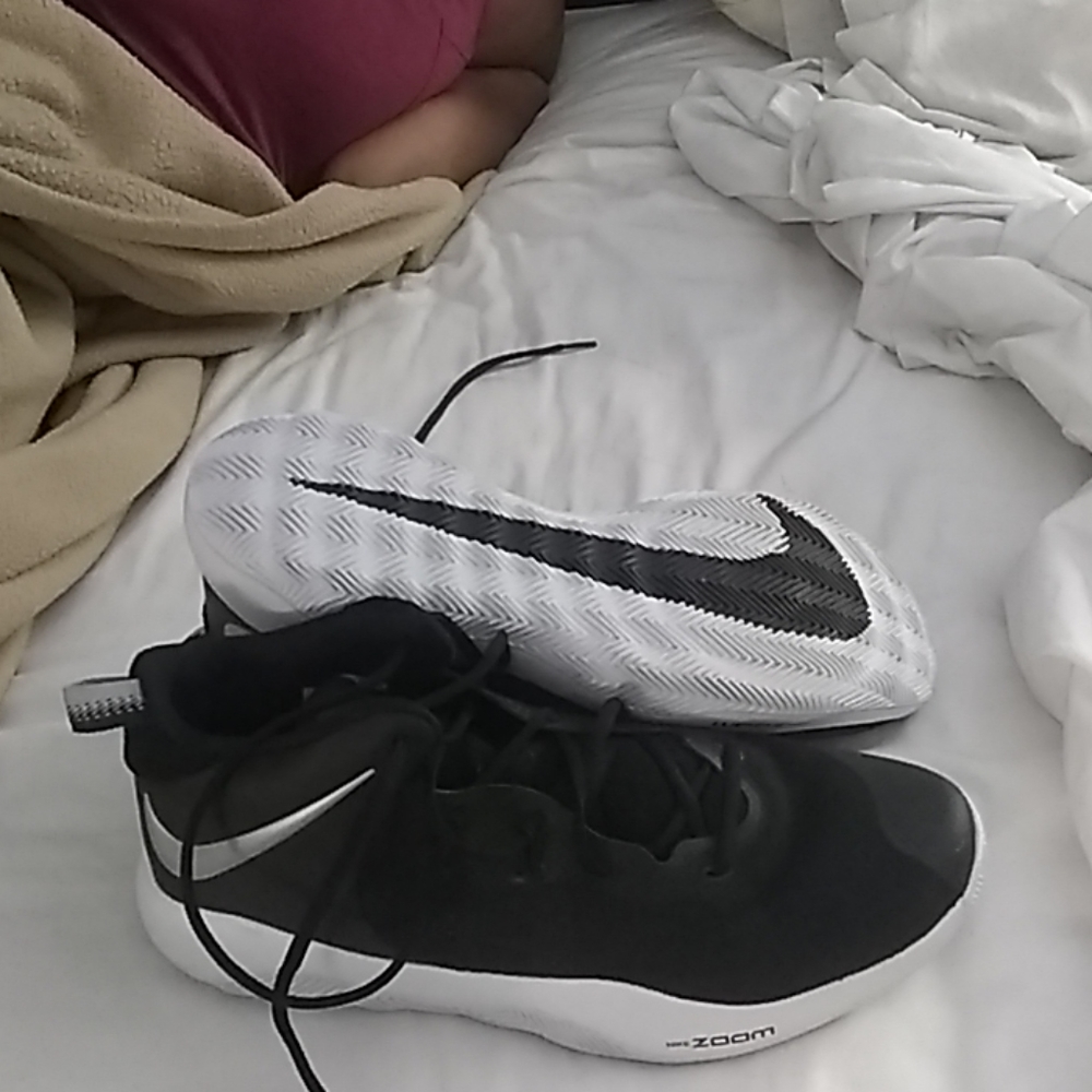 Shoes - Picture 2 of 4